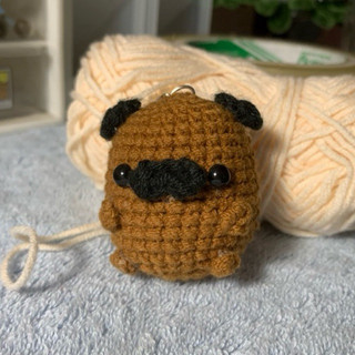 Chó pug đen thui