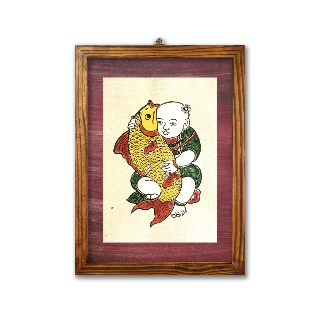 Tranh Đông Hồ Bé ôm Cá (Bé ôm Chép) lồng khung gỗ 30x40 - chỉ giao hoả tốc Hà Nội