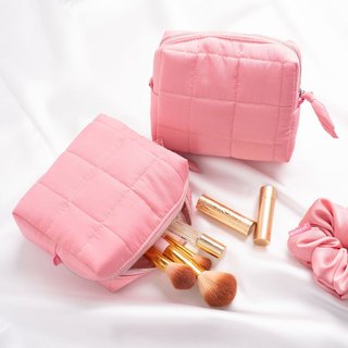 Túi đựng mỹ phẩm Mia Silk Bag S Pink lụa mỹ nhân chần bông - Hàng cao cấp chính hãng