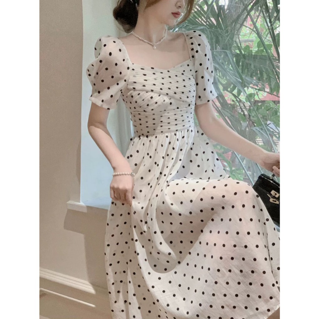 V chấm bi xòe tay cọc ngực xếp chéo V46