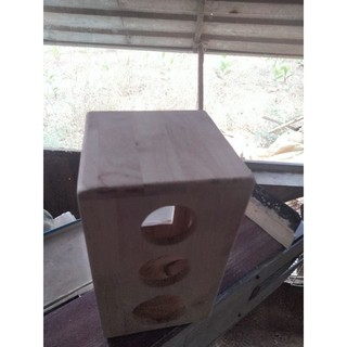 Hộp gỗ dài 35cm rộng 20cm cao 20cm.