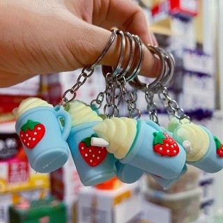Móc Khóa Ly Kem Dâu Xanh Dương - Mã 049 - PK4