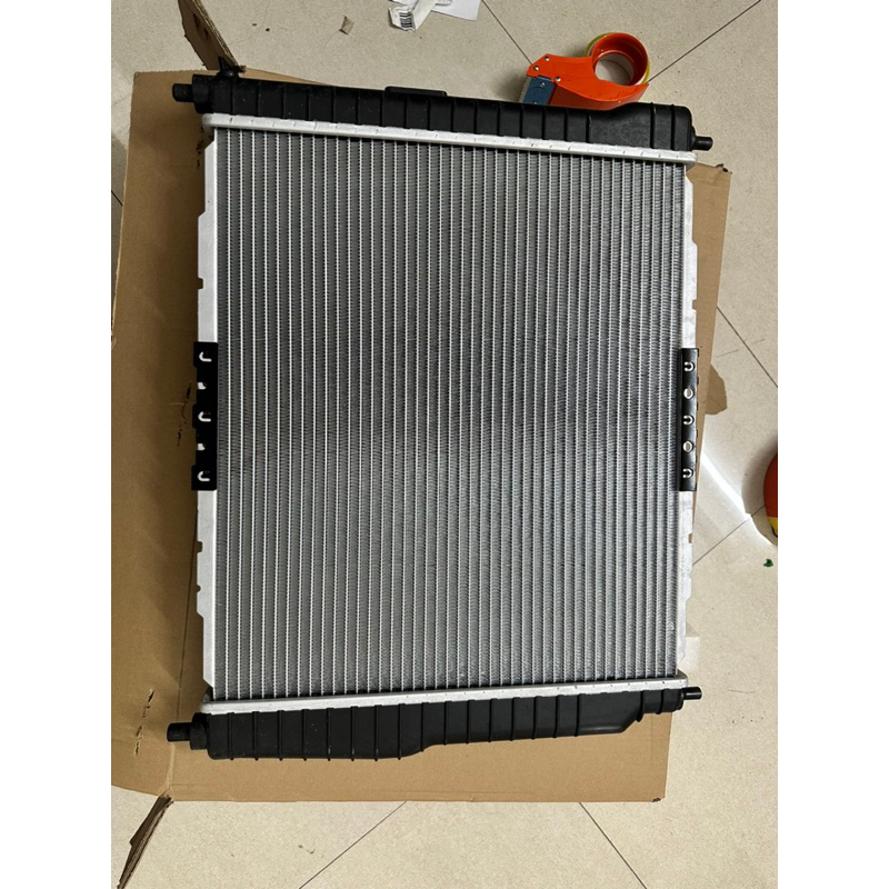 Két nước Gentra hàng Daewoo