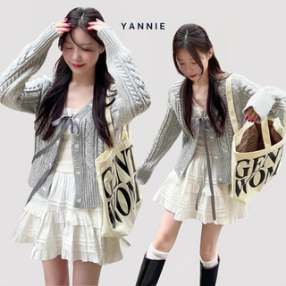 Set áo hai dây + áo khoác cardigan buộc nơ xám + chân váy trắng dáng ngắn Yannie