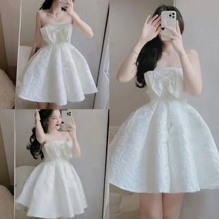Váy trễ vai cúp ngực đính nơ có mút ngực chất gấm xốp hoa nổi trắng, đầm dự tiệc xoè bồng công chúa dự tiệc đám cưới