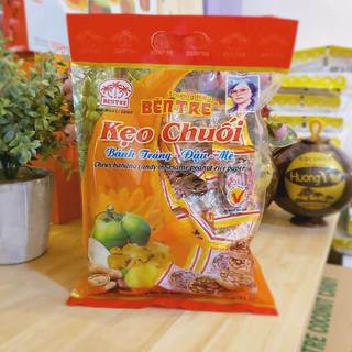 Đặc sản bến tre-Kẹo chuối đậu cuốn bánh tráng mè