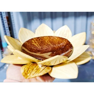 Dĩa Hoa Sen Bằng Gáo Dừa dùng đựng bánh kẹo, trái cây..