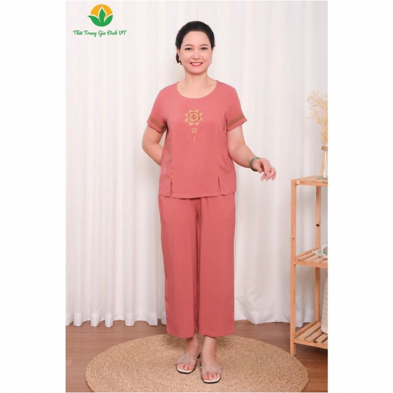 Bộ đồ lanh nữ trung niên Việt Thắng, quần lửng dài, áo cộc tay, cúc trang trí - B26.2202