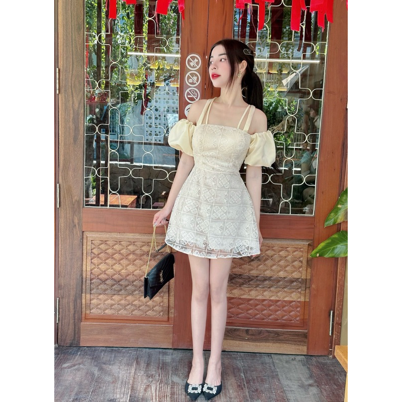 Đầm ren trễ vai hở lưng