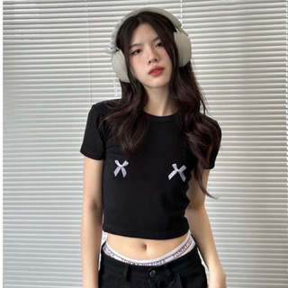 ÁO THUN CROPTOP ĐÍNH HAI CÁI NƠ CHỖ CẦN ĐÍNH CRNO2
