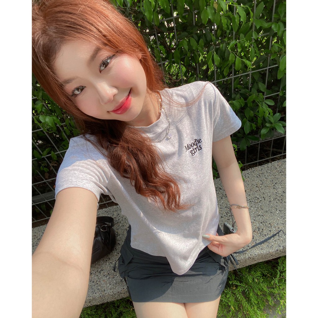 Áo Baby Tee thêu MOODIE GIRL chất thun co dãn | MOODIE Brand