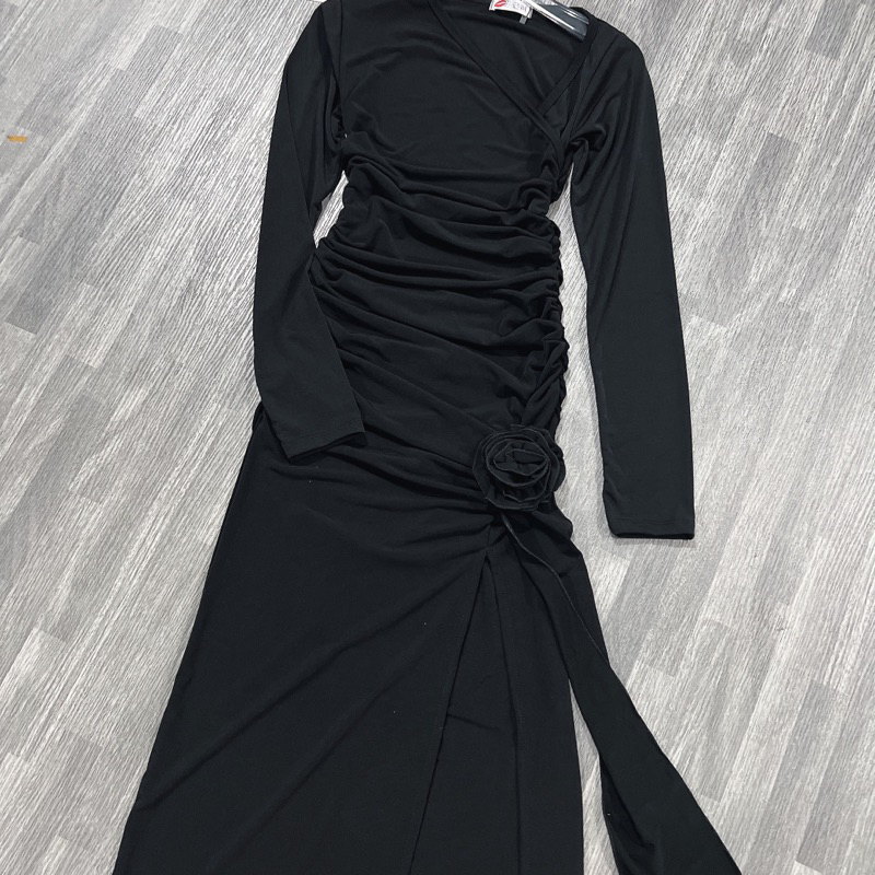 Đầm body dài tay xẻ tà nhúm eo 2 bên đính hoa dáng dài maxi, váy kiểu nữ màu đen thun lạnh mát cổ xẻ đi tiệc G718 | BigBuy360 - bigbuy360.vn