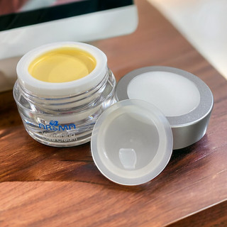Kem Trắng Da Aroma Mira Whitening Treatment Cream 18g E309