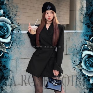 Áo khoác blazer nữ may kỹ  La Rosé Noire | có đệm vai 2 Lớp | dây đai cài vòng thân sau | chất vải tuyết mưa | Donatella