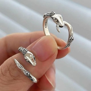 Nhẫn hình rắn và hoa hồng độc đáo khác biệt