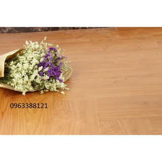 Hộp 5 mét vuông sàn nhựa giả gỗ có keo sẵn giá rẻ tại tpHCM, tấm nhựa lót sàn nhà có sẵn keo tiện dụng
