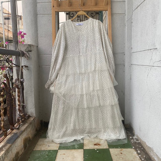 2hand đầm chấm bi hiệu FEZI eo 87cm dài 138cm mã 198