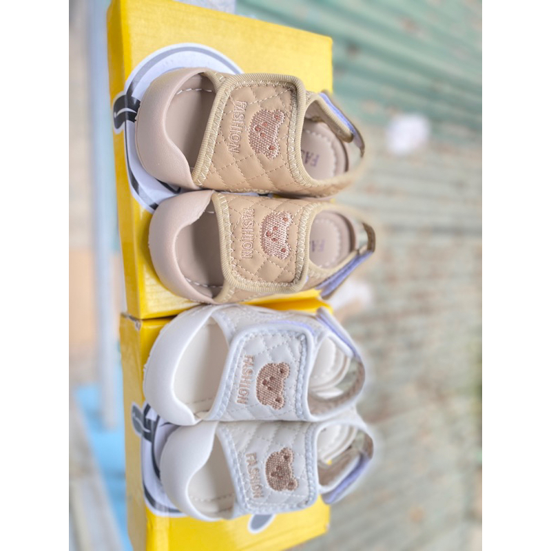 Sandal tập đi cho bé thêu hình gấu có chống vấp êm mềm chân , dép quai hậu bé trai bé gái dễ thương quai dán chắc chắnw