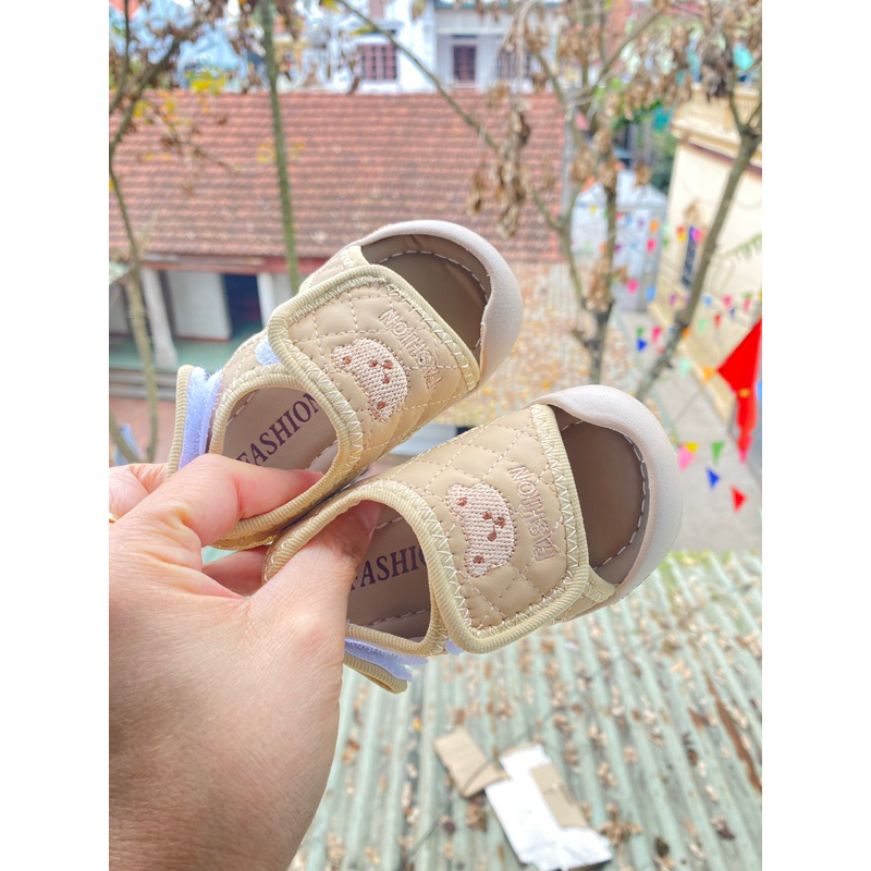 Sandal tập đi cho bé thêu hình gấu có chống vấp êm mềm chân , dép quai hậu bé trai bé gái dễ thương quai dán chắc chắnw