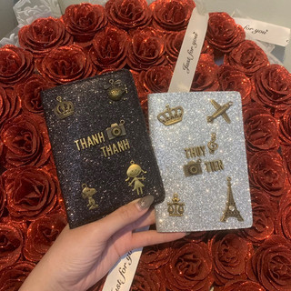 Bao da hộ chiếu đôi khắc tên, gắn charm theo yêu cầu