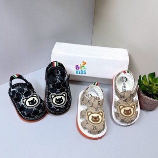 Sandal Tập Đi Cho Bé Chống Trơn Thoáng Khí Đế Mềm Hình Gấu Có Kèn Kêu Chíp Chíp Mã Mới 607