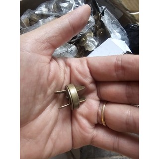 Nút hít nam châm loại tốt 1.8 cm (1cai)