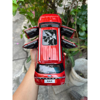 Mô hình xe Ford Everest tỉ lệ 1/18