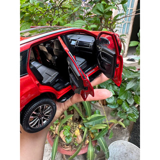 Mô hình xe Ford Everest tỉ lệ 1/18