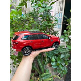 Mô hình xe Ford Everest tỉ lệ 1/18