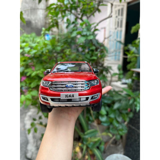 Mô hình xe Ford Everest tỉ lệ 1/18