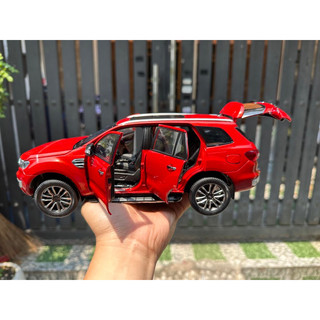 Mô hình xe Ford Everest tỉ lệ 1/18