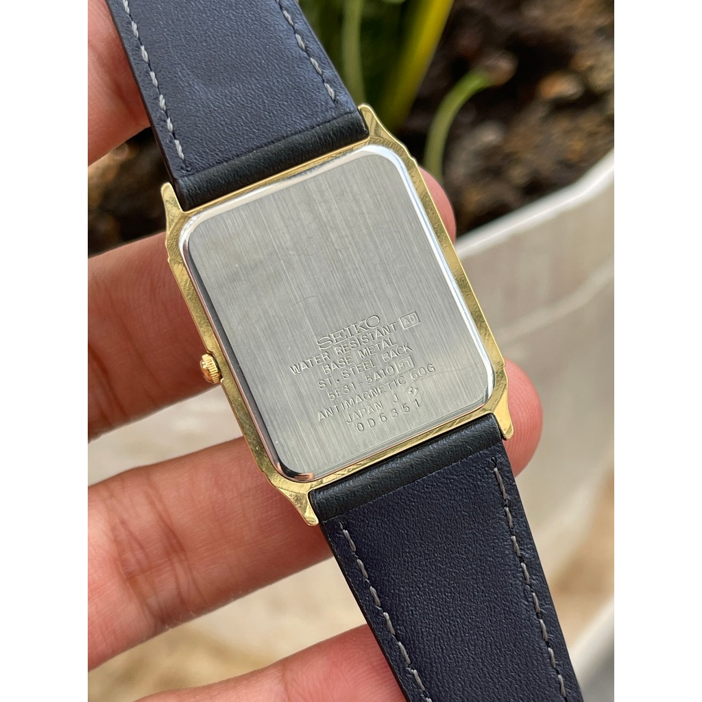 Đồng hồ nam Seiko tank vân sọc kính saphia chạy pin hàng Si