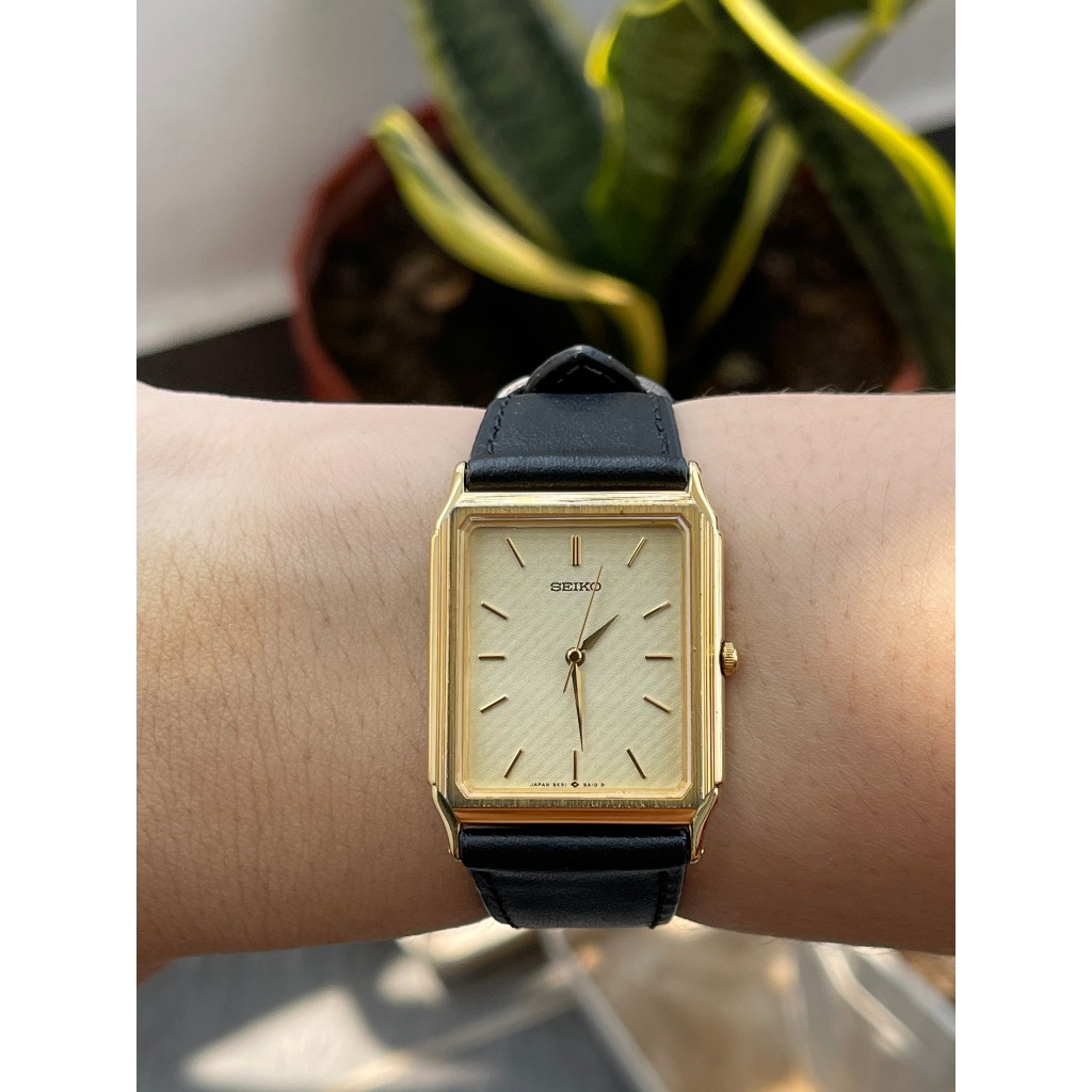 Đồng hồ nam Seiko tank vân sọc kính saphia chạy pin hàng Si