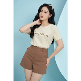 Áo thun chữ đơn giản , nhẹ nhàng toát lên vẻ thanh lịch , nữ tính. Kiểu dáng bassic Hàn Quốc dành cho mọi lứa tuổi