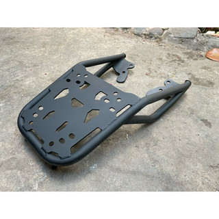 BAGA GẮN THÙNG SAU PG1 SẮT SƠN ĐEN