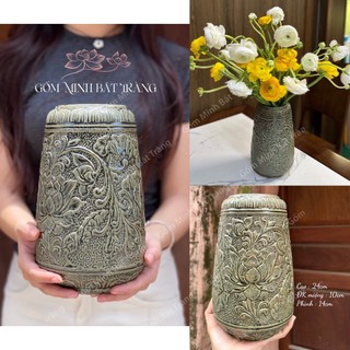 Lọ hoa khắc nổi hoa sen phong cách cổ điển dáng đu đủ gốm sứ Bát Tràng