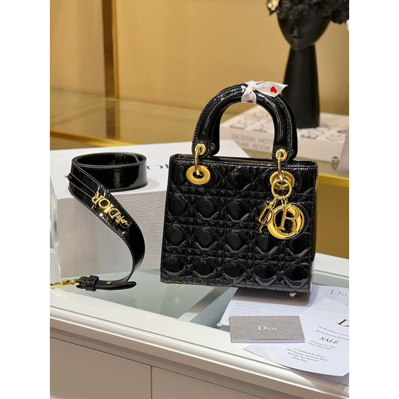 Túi lady quai xách da bóng khoá vàng