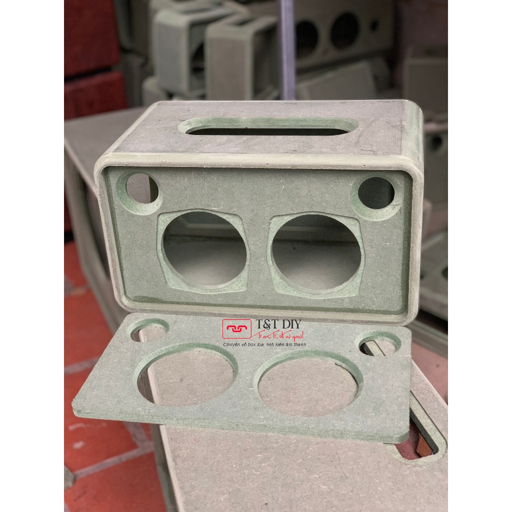 Vỏ box loa di động, loa bluetooth kiểu dáng bo siêu tròn, kích thước 35x20x20 khoét sẵn 2 lỗ bass BB2, 2 lỗ trép Bmw