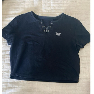 Áo phông đen ôm croptop