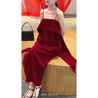  Váy nhung KHUE HOUSE Jil nhung đỏ 2 dây dáng dài không tay màu đỏ có túi sườn  váy nhung 2 dây đỏ vạt ngực dài  