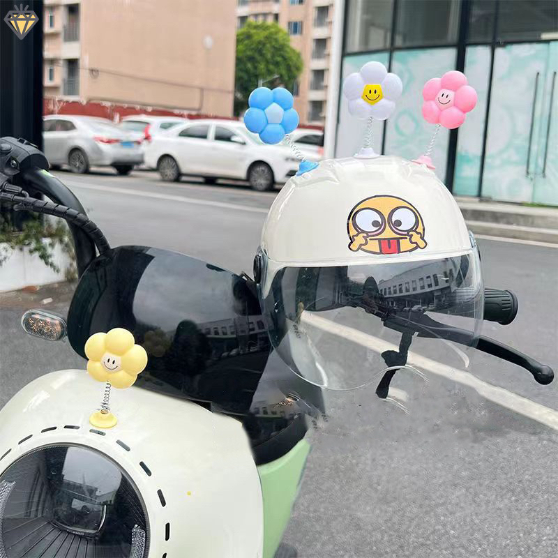 Bông hoa gắn mũ bảo hiểm gắn xe moto siêu cute (tặng kèm keo dán)