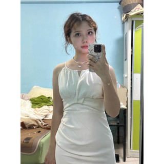 Đầm lụa trắng chân váy đuôi cá cổ yếm dự tiệc