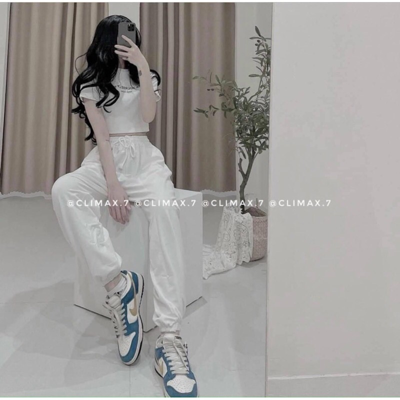 Sét áo croptop dòng chữ nhỏ + quần bom chun gấu trắng