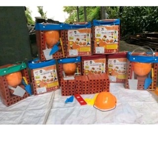 Bộ xây nhà kèm đồ bảo hộ