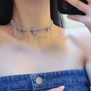 - vòng cổ hoa hồng dây đá tòn ten vàng