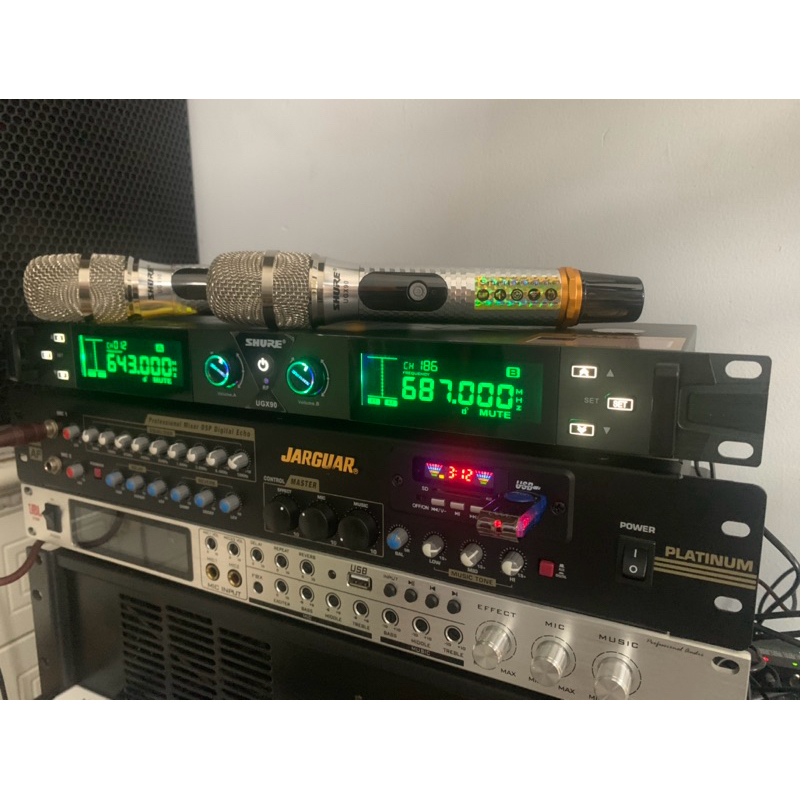 Micro karaoke không dây Shure UGX-90 Mẫu 2024