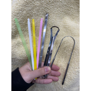 Que Cạo Lưỡi Thanh Nhựa/Inox Cổ Điển - Dụng Cụ Vệ Sinh Lưỡi
