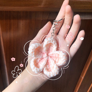 Móc khoá bông hoa đào bằng len handmade