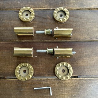 Pas tay nắm cửa,nối tay nắm,chốt tay nắm,phụ kiện gắn tay cửa inox mạ vàng