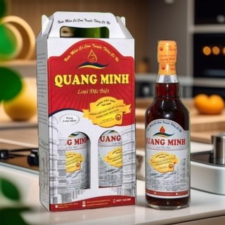 Xách 2 chai 500ml nước mắm Quang Minh loại đặt biệt